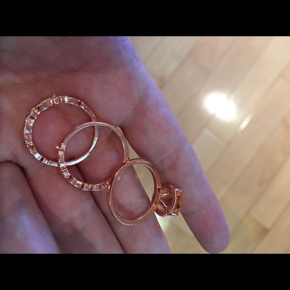 LAST ONE A fun set of rose gold ring set - Picture 7 of 8